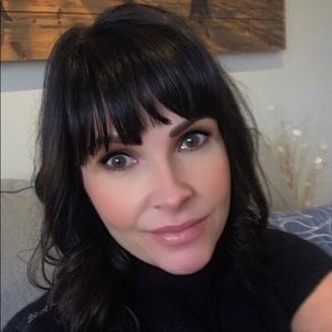 Meet your Posher, April-Lynn